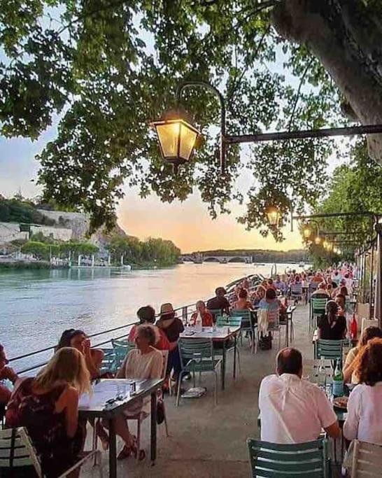 Le Saint-Lazare Appartement Au Calme Intra Muros Αβινιόν Εξωτερικό φωτογραφία